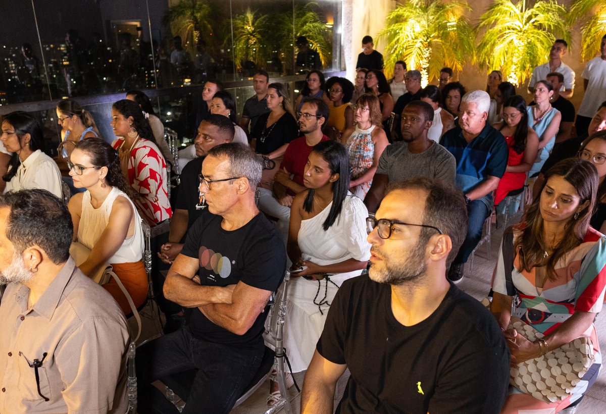 Público reunido em um encontro do Start Now